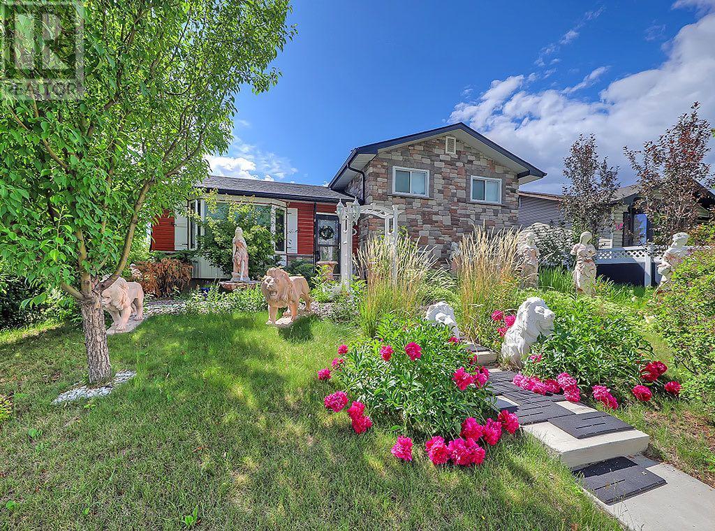 Single Family House 3 Level for Sale in   Street NE Rundle Calgary 