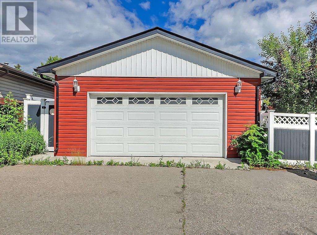 Single Family House 3 Level for Sale in   Street NE Rundle Calgary 
