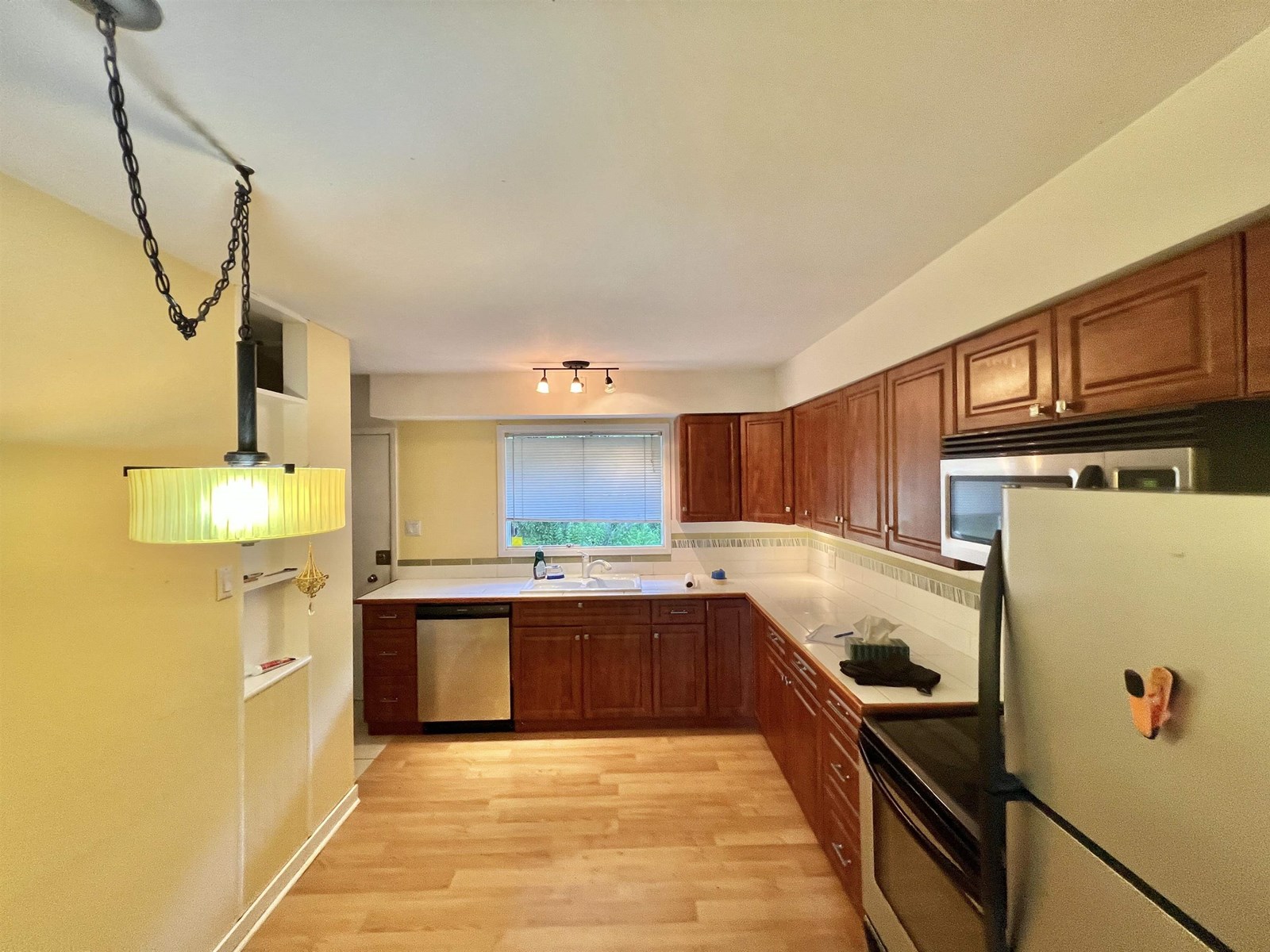 Photo 4 of 15461 17 A Avenue, Surrey BC
