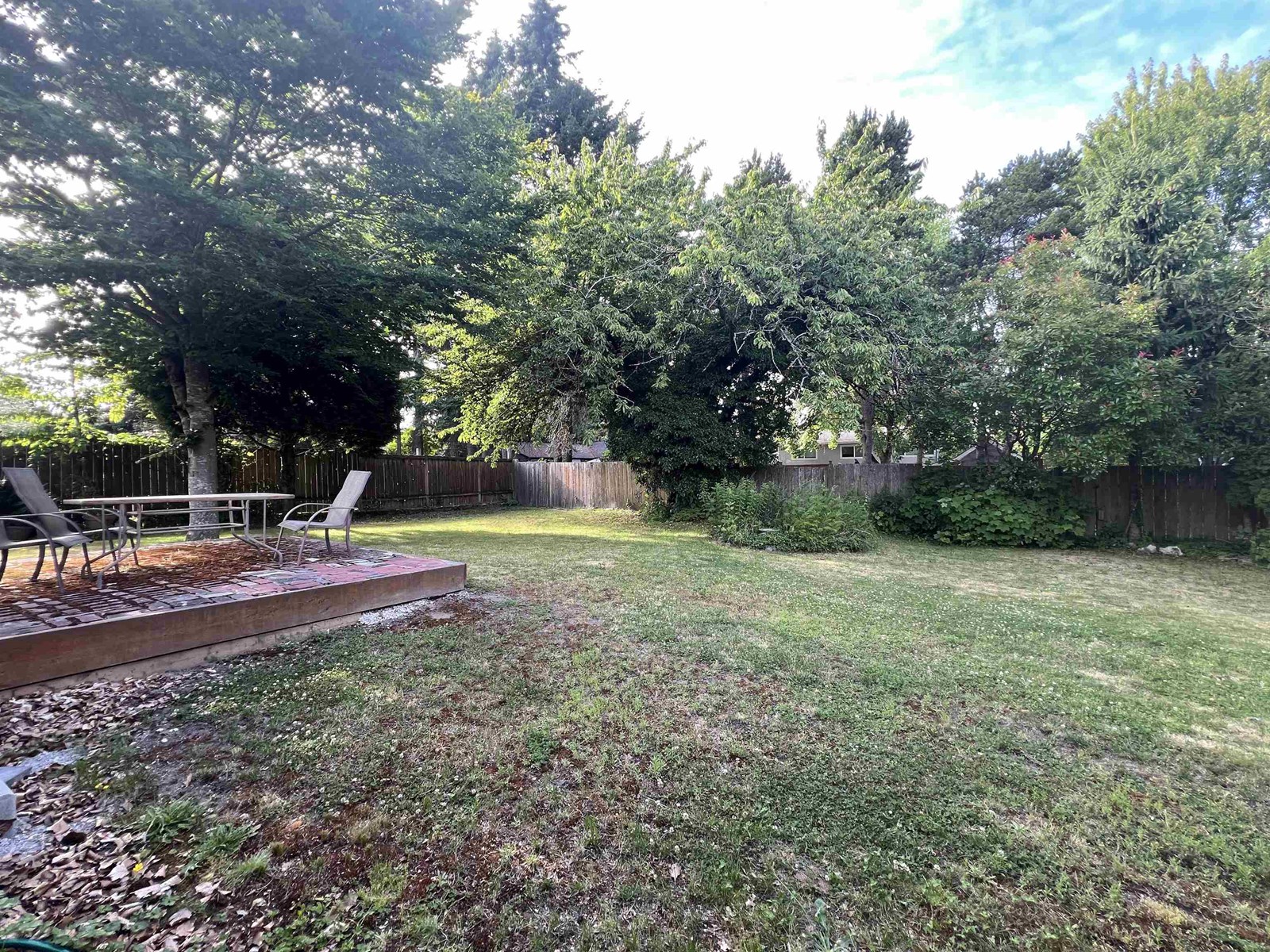 Photo 2 of 15461 17 A Avenue, Surrey BC