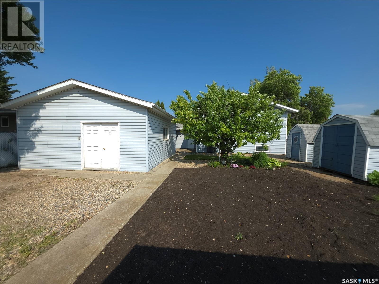 Photo 48 of 1 Valecrest Place, Tisdale SK