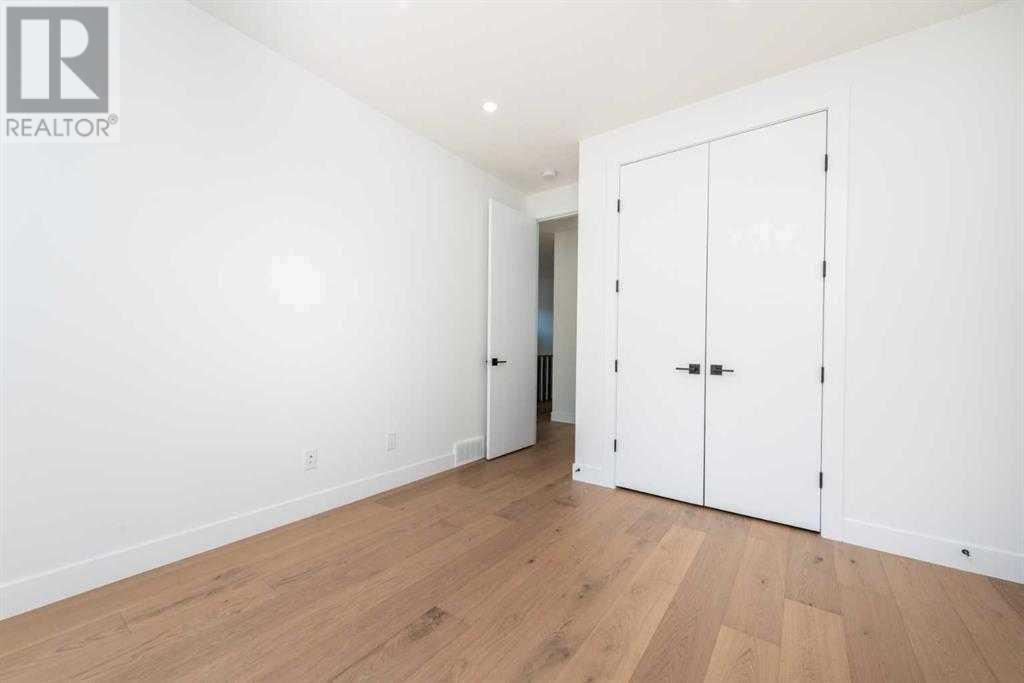 Single Family House for Sale in  Hartford Road NW Highwood Calgary 