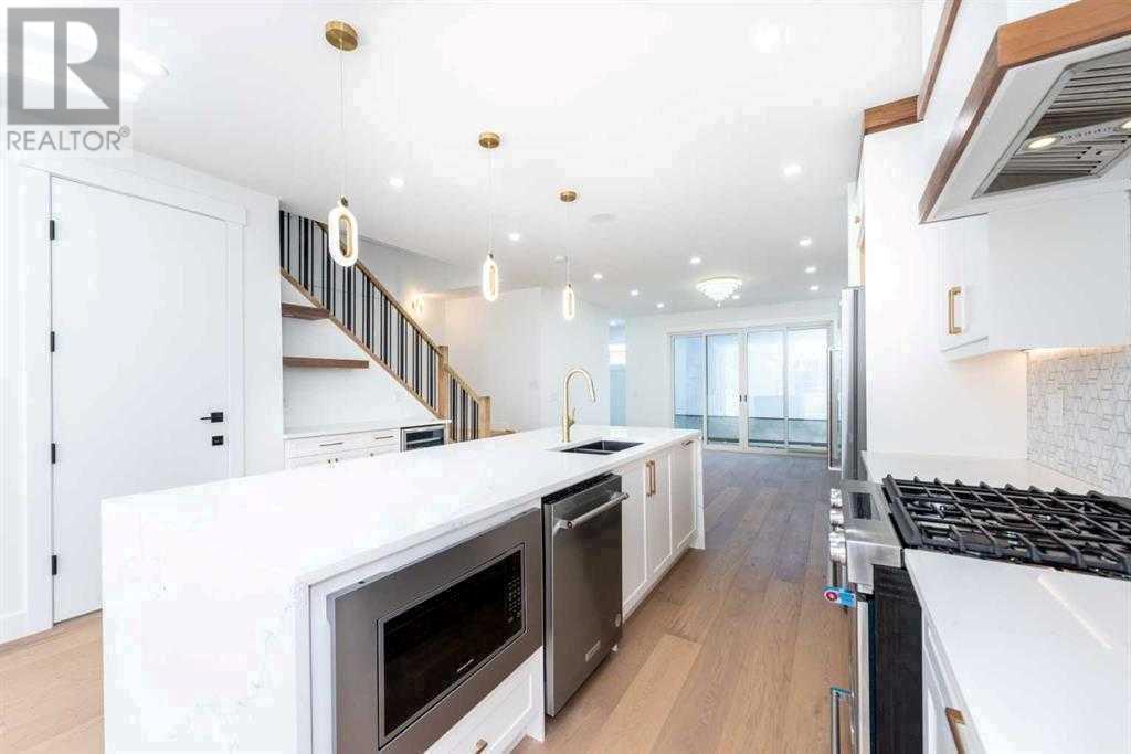Single Family House for Sale in  Hartford Road NW Highwood Calgary 
