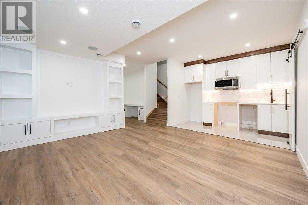 Single Family House for Sale in  Hartford Road NW Highwood Calgary 
