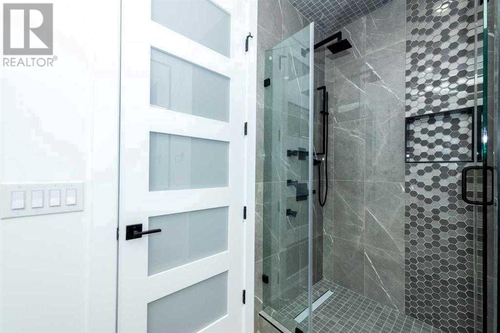 Single Family House for Sale in  Hartford Road NW Highwood Calgary 