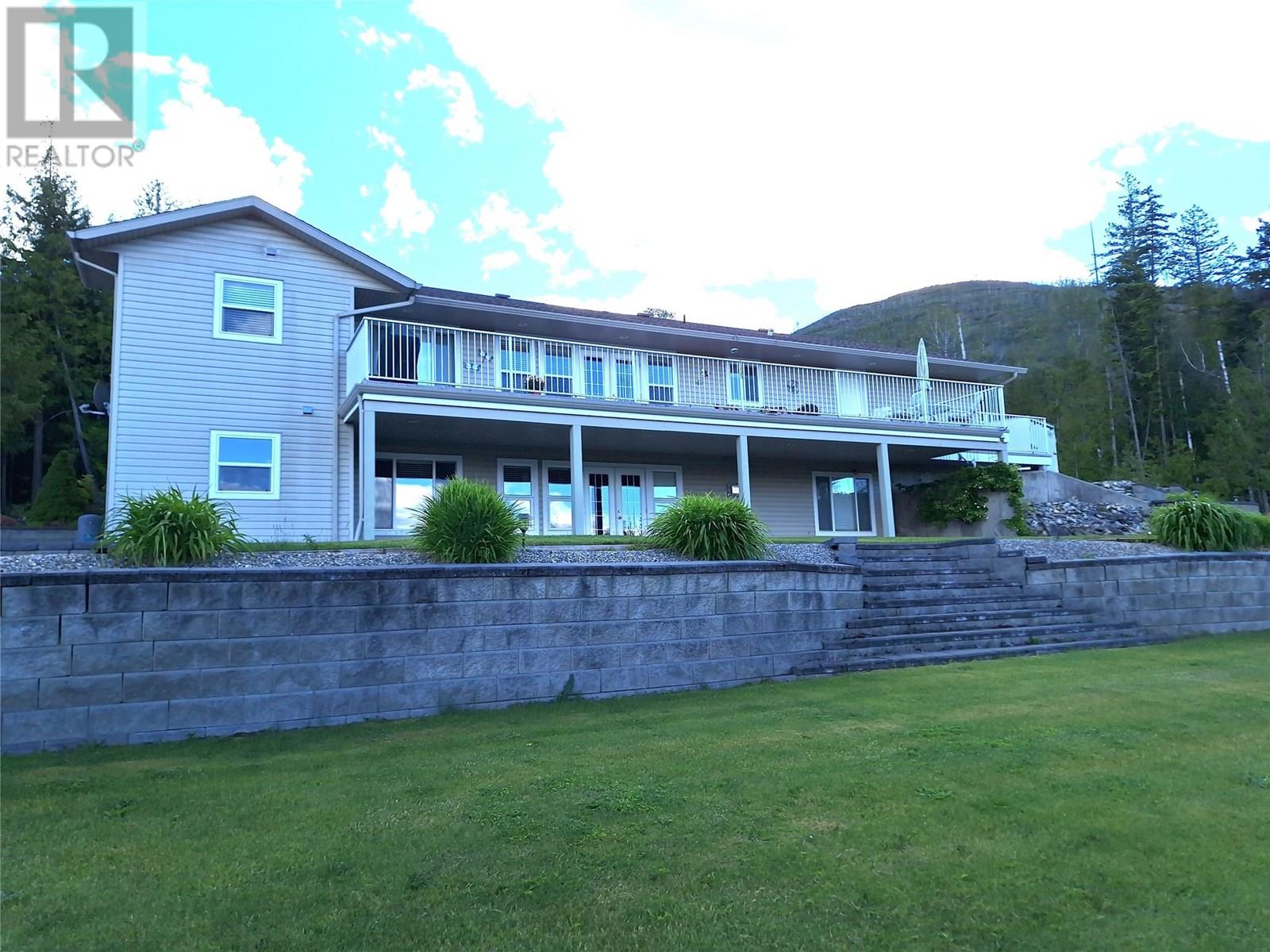 Photo 11 of 1406 Huckleberry Drive, Sorrento BC