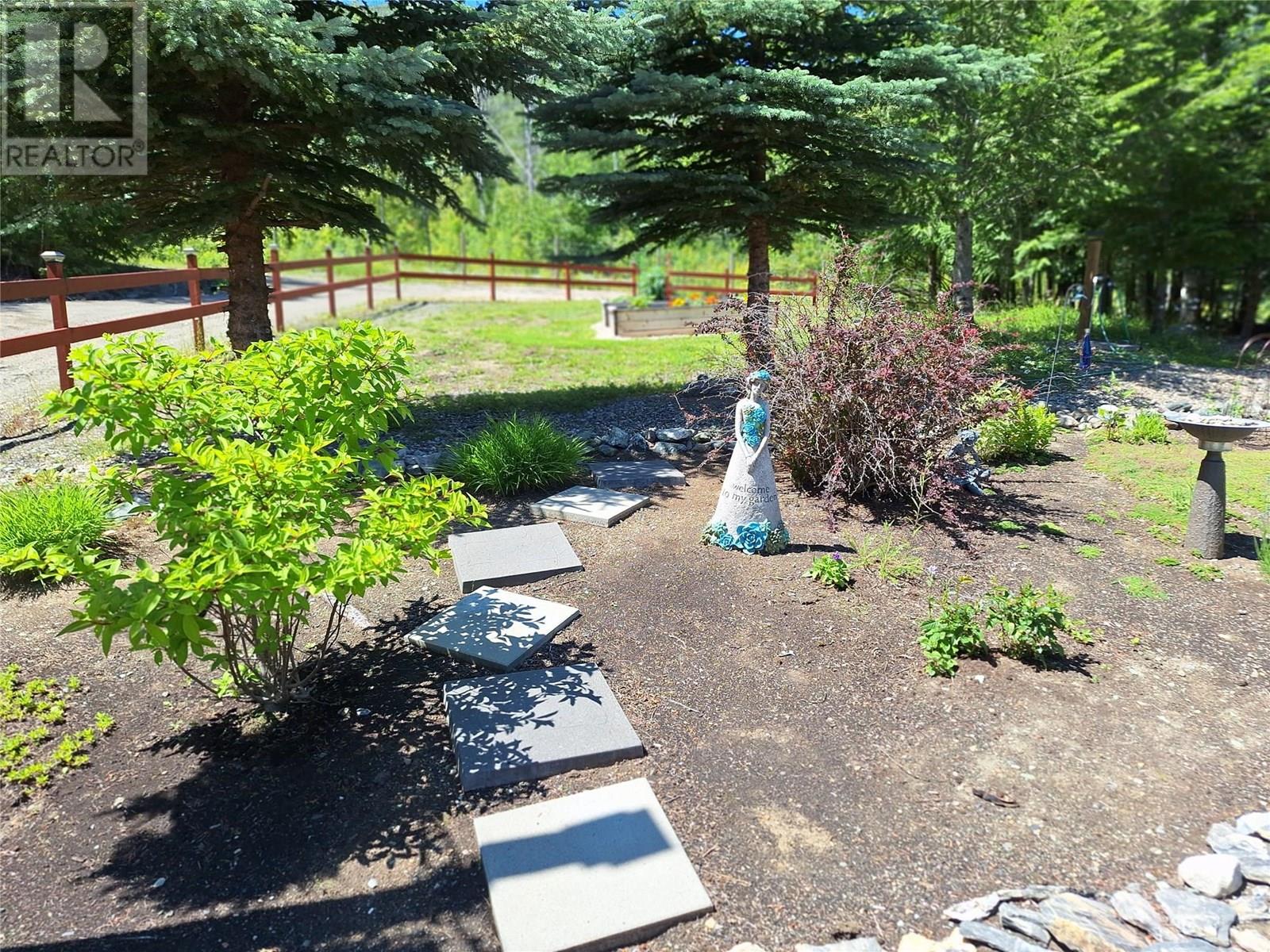 Photo 5 of 1406 Huckleberry Drive, Sorrento BC