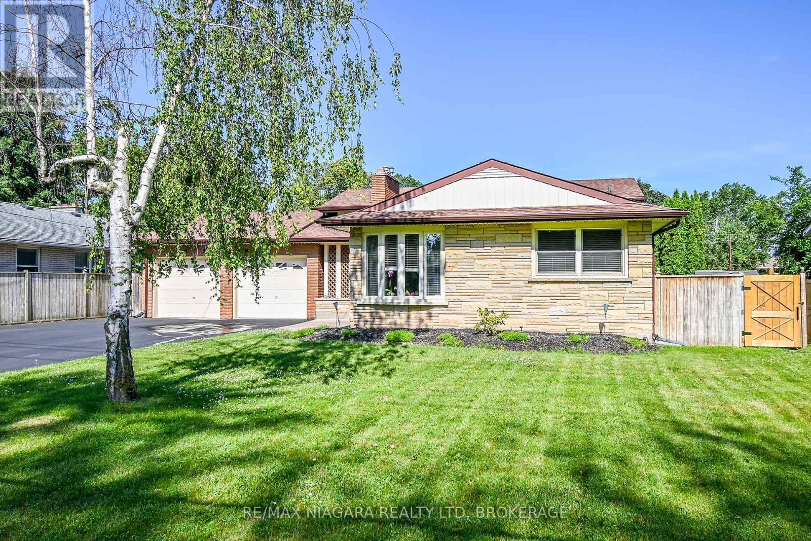 Photo 4 of 679 Niagara Street, St Catharines ON