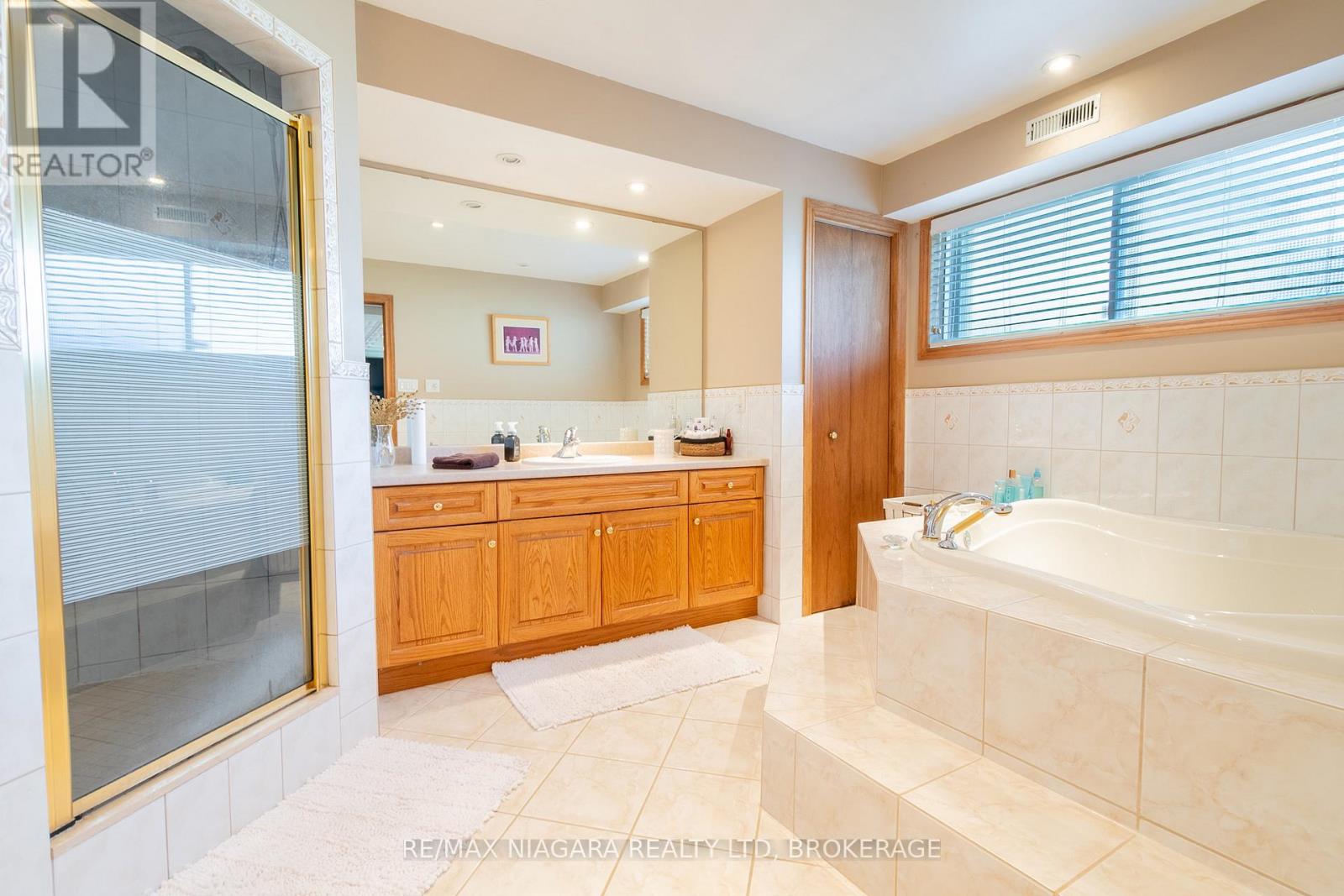Photo 6 of 679 Niagara Street, St Catharines ON