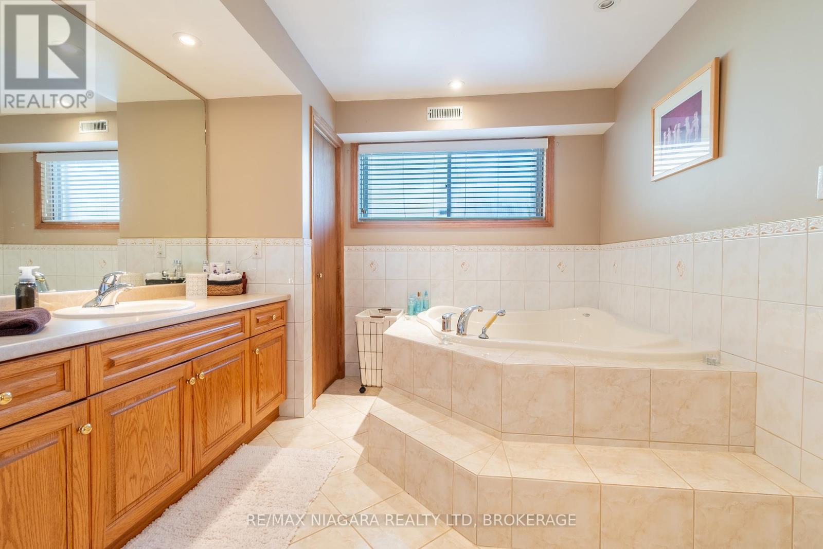 Photo 19 of 679 Niagara Street, St Catharines ON