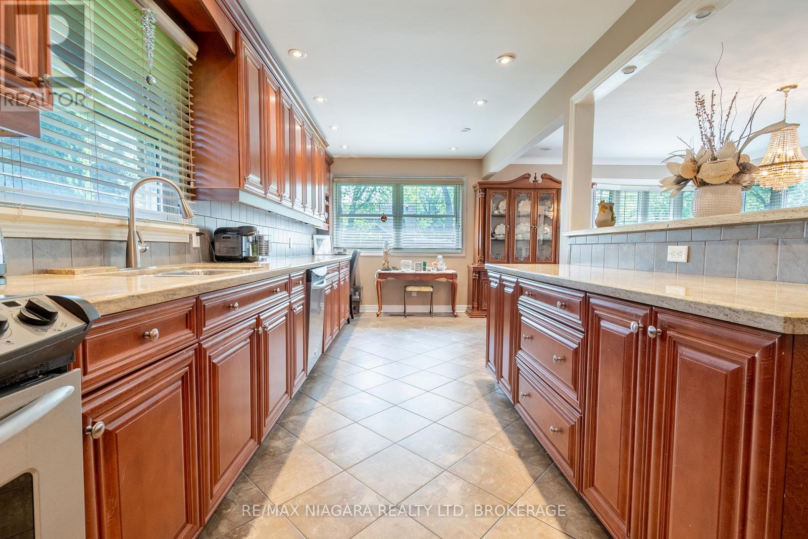 Photo 34 of 679 Niagara Street, St Catharines ON