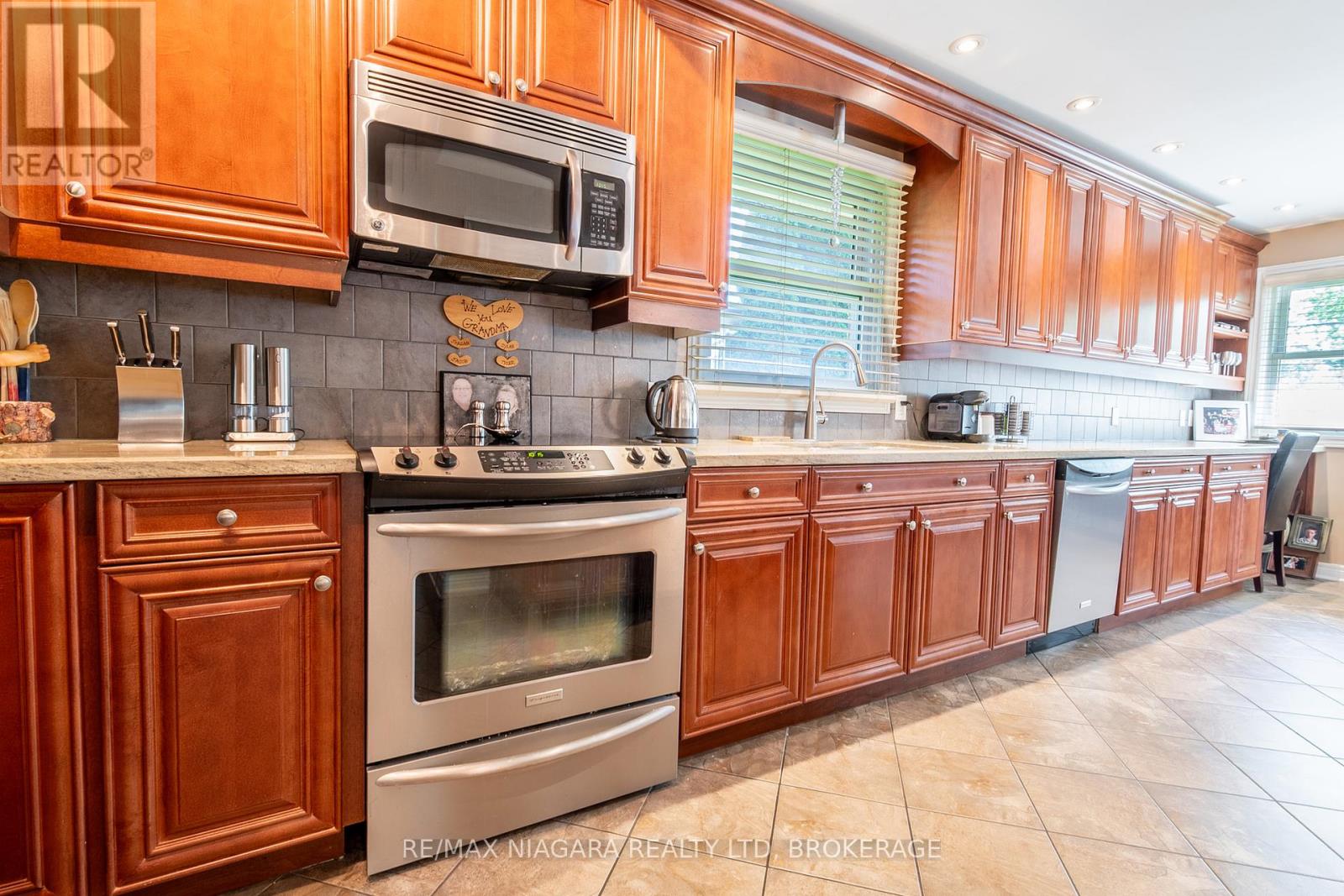 Photo 10 of 679 Niagara Street, St Catharines ON