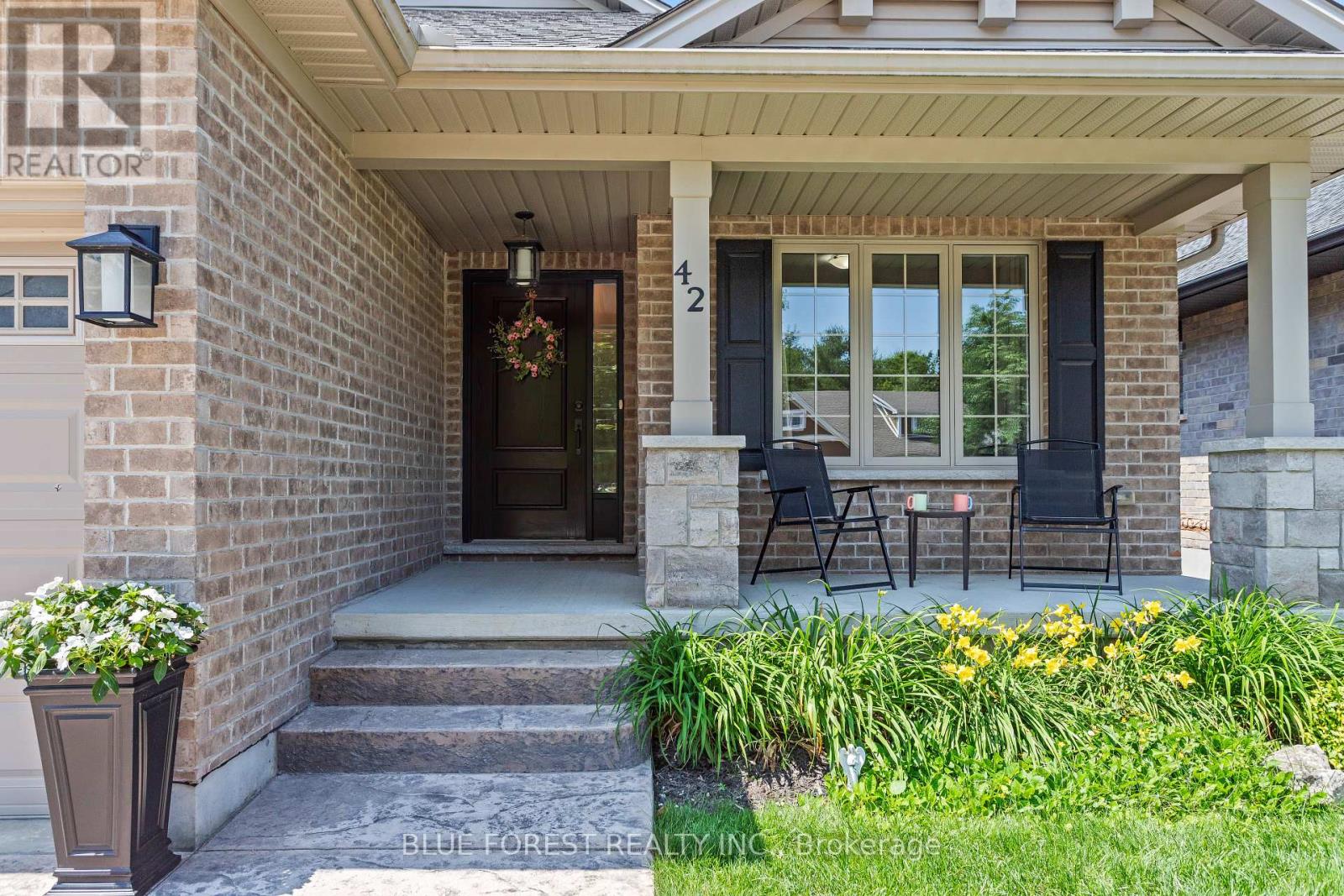Photo 2 of 42 Hickory Lane, St Thomas ON