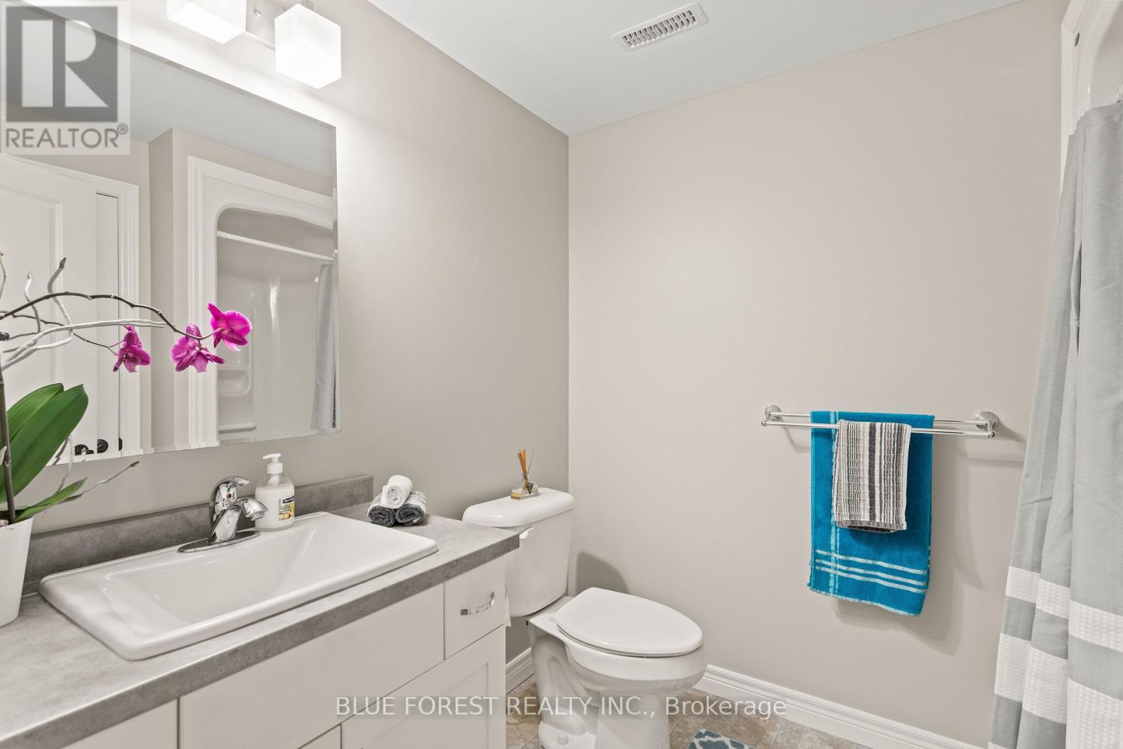 Photo 27 of 42 Hickory Lane, St Thomas ON