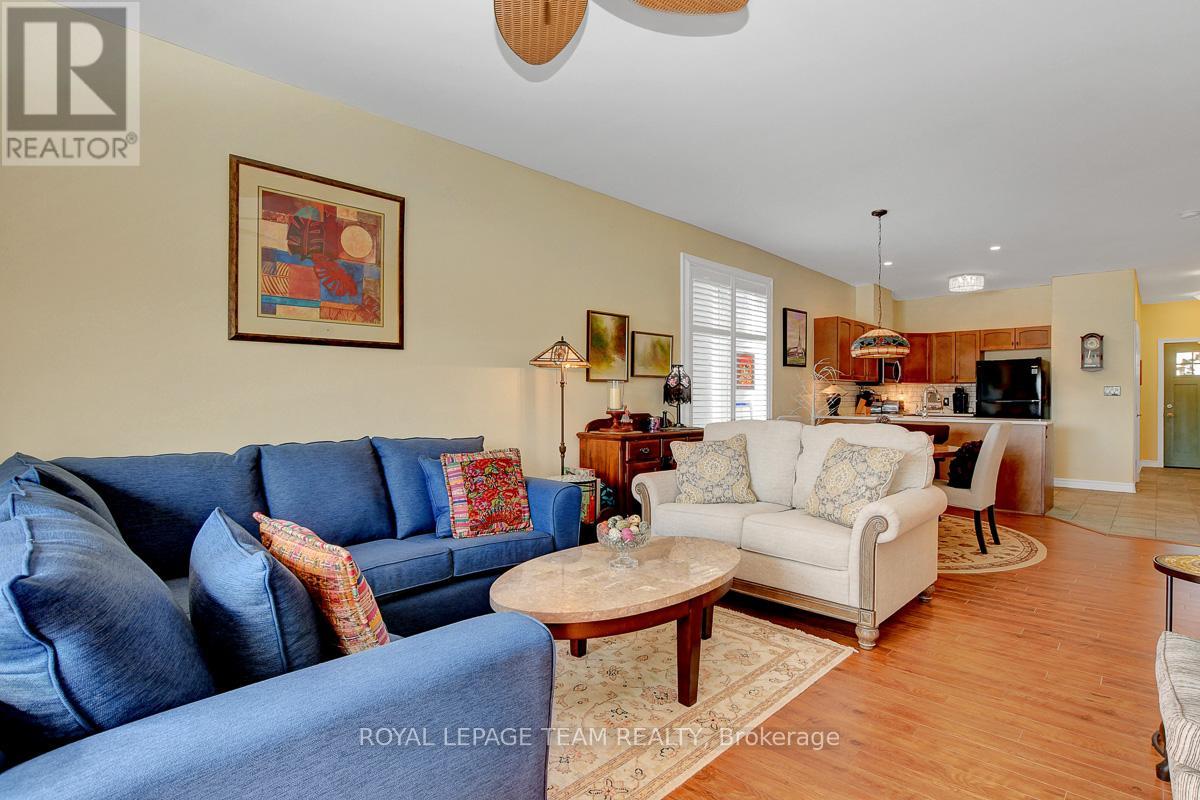 Photo 10 of 520 Clothier Street W, North Grenville ON