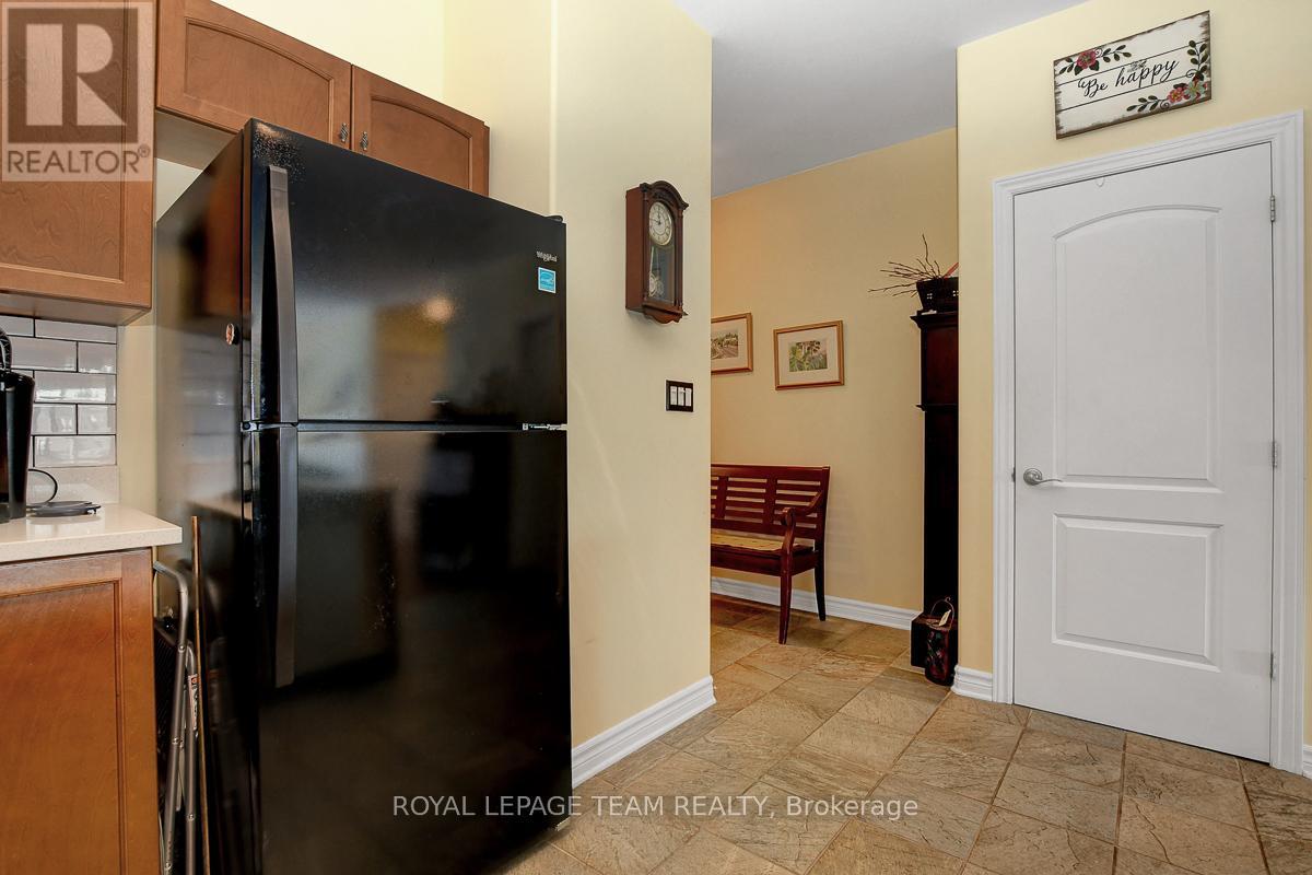 Photo 11 of 520 Clothier Street W, North Grenville ON