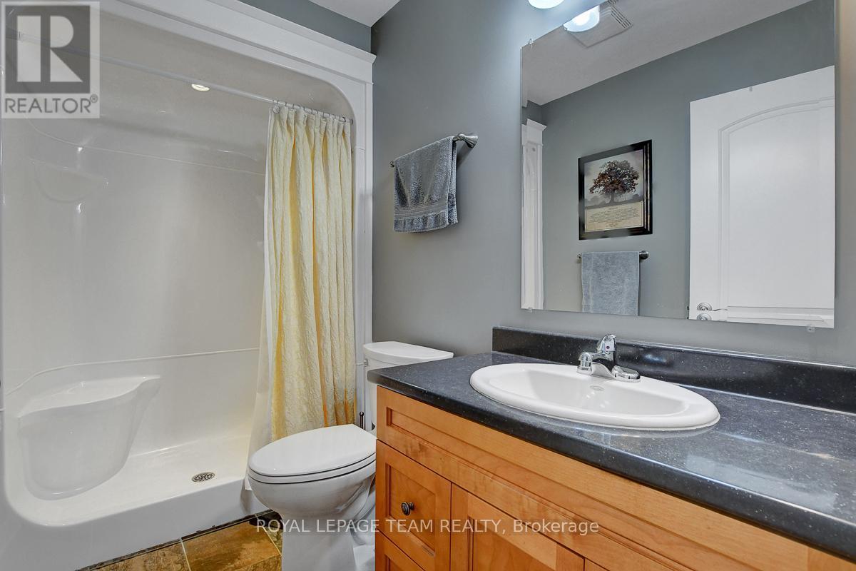 Photo 4 of 520 Clothier Street W, North Grenville ON