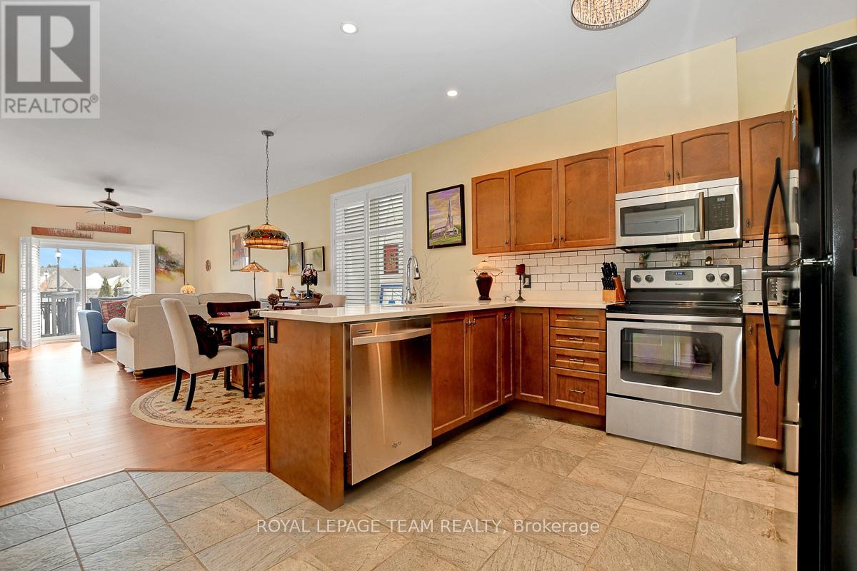 Photo 9 of 520 Clothier Street W, North Grenville ON