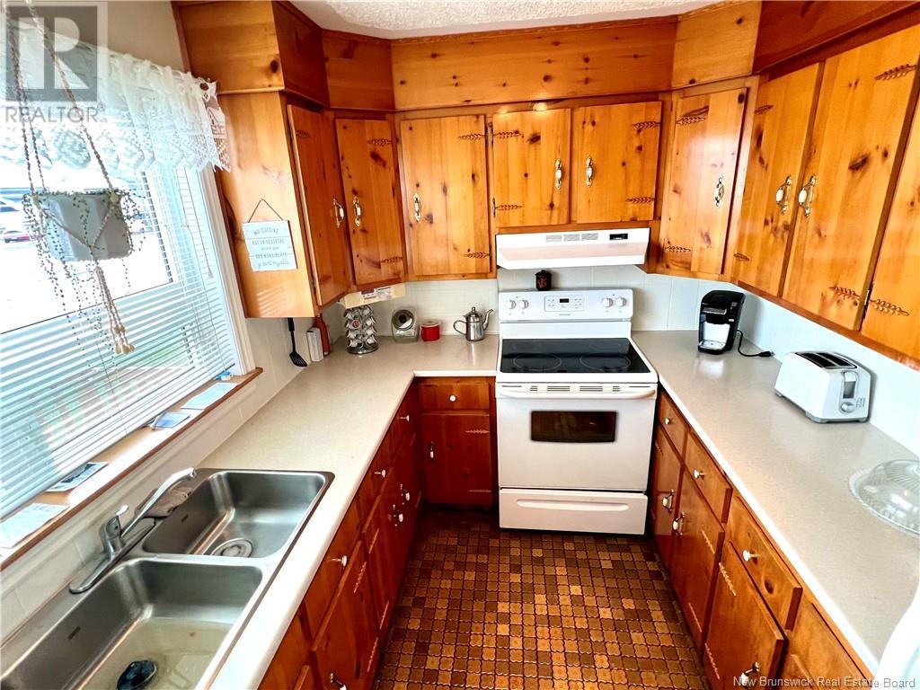 Photo 10 of 81 Rue De Lecole, Lameque NB