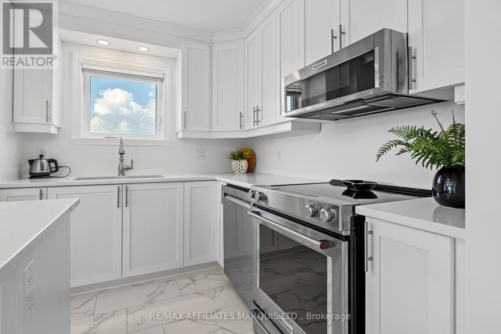 Photo 5 of 211 229 Water Street E, Cornwall ON