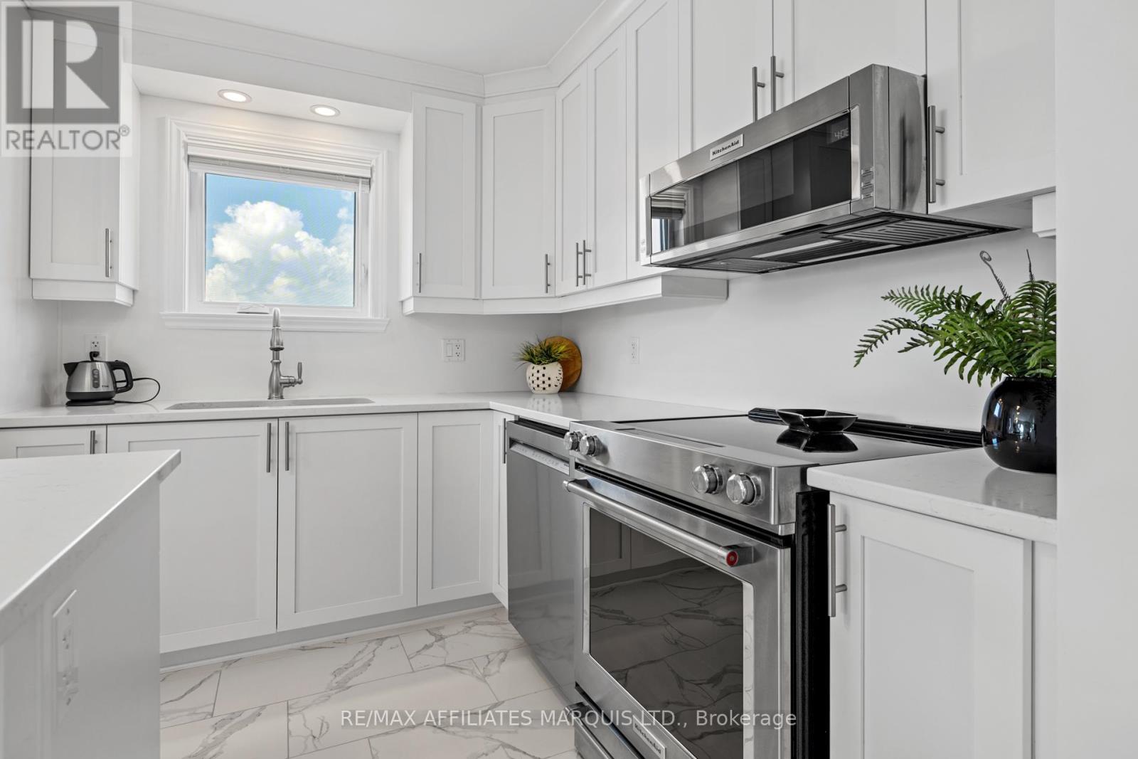 Photo 4 of 209 229 Water Street E, Cornwall ON