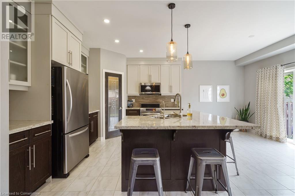 Photo 14 of 42 Chestnut Drive, Grimsby ON