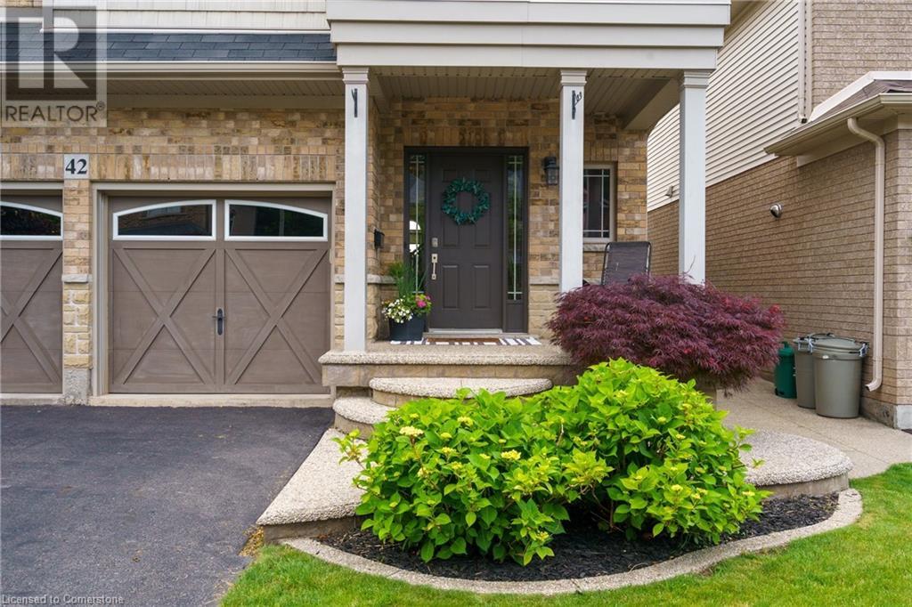 Photo 3 of 42 Chestnut Drive, Grimsby ON