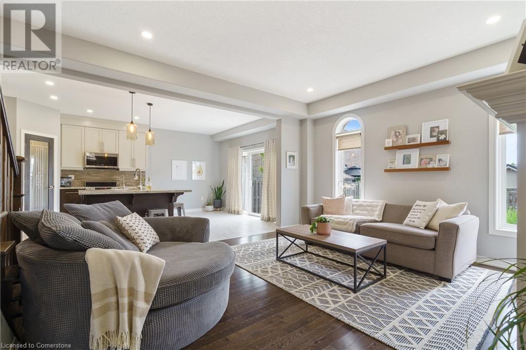 Photo 11 of 42 Chestnut Drive, Grimsby ON