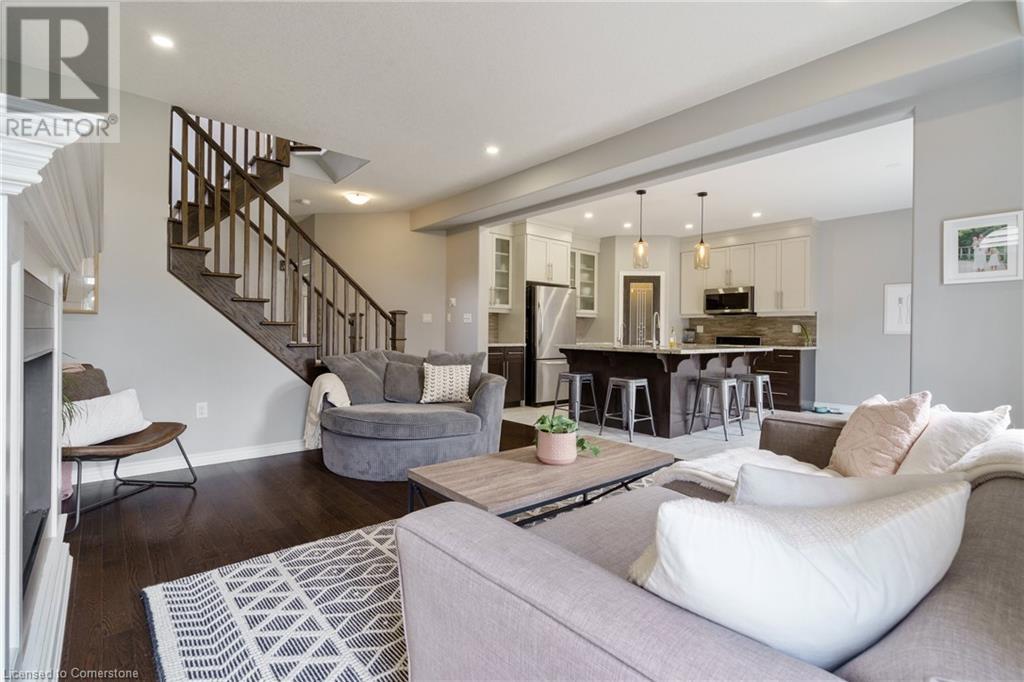 Photo 12 of 42 Chestnut Drive, Grimsby ON