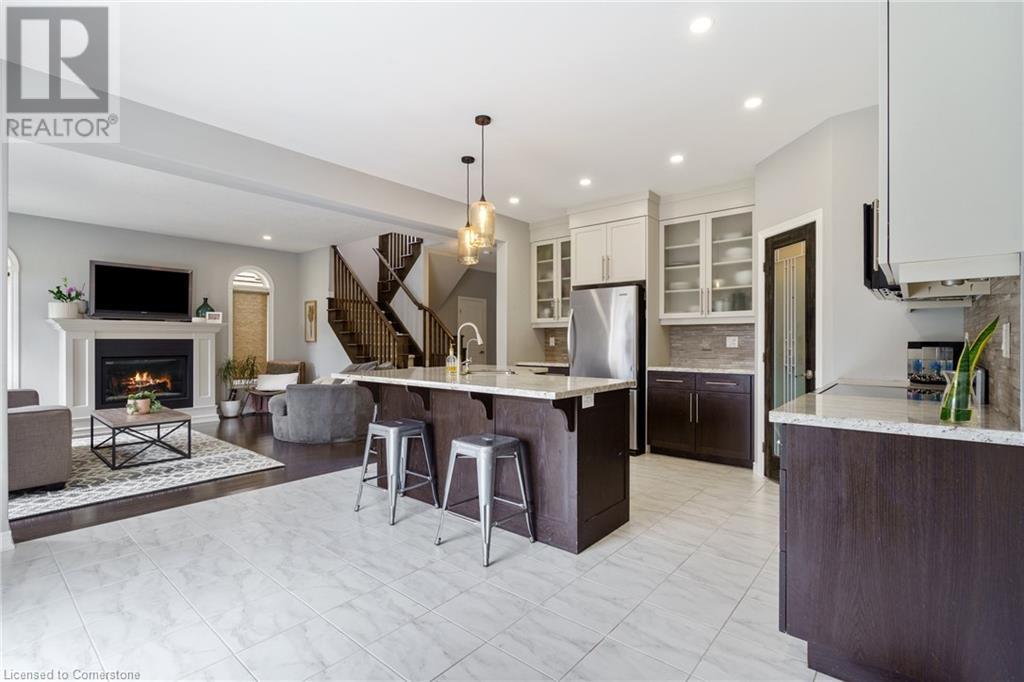 Photo 19 of 42 Chestnut Drive, Grimsby ON