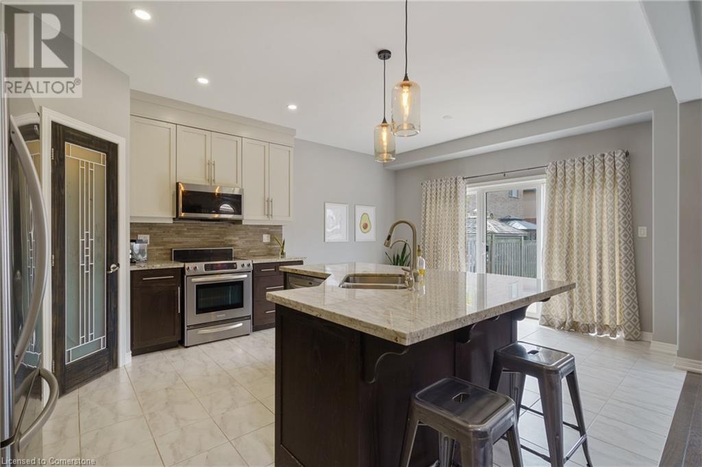 Photo 15 of 42 Chestnut Drive, Grimsby ON