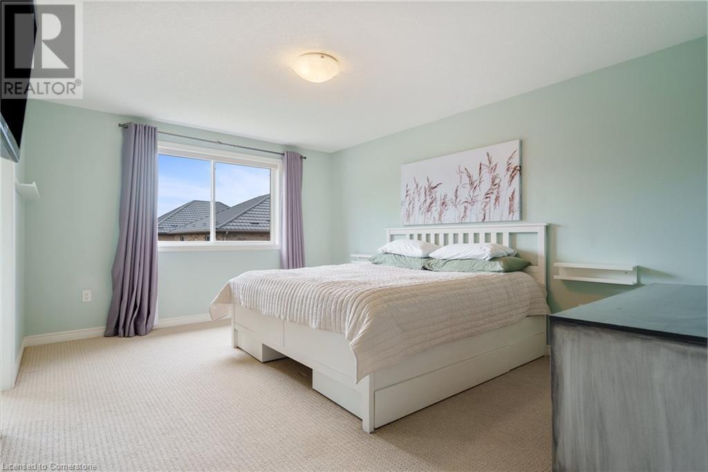 Photo 32 of 42 Chestnut Drive, Grimsby ON