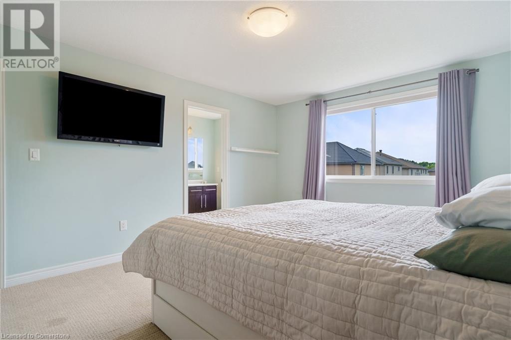 Photo 34 of 42 Chestnut Drive, Grimsby ON