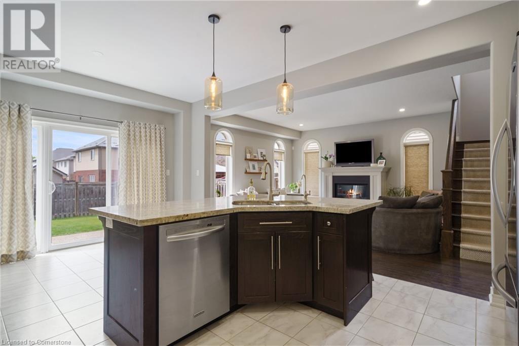 Photo 18 of 42 Chestnut Drive, Grimsby ON