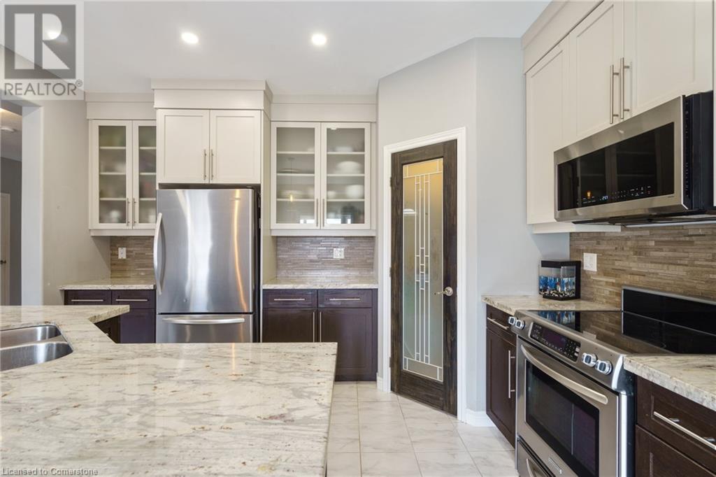 Photo 21 of 42 Chestnut Drive, Grimsby ON
