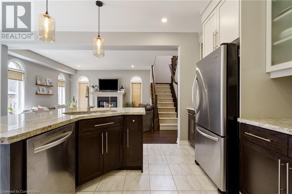 Photo 17 of 42 Chestnut Drive, Grimsby ON