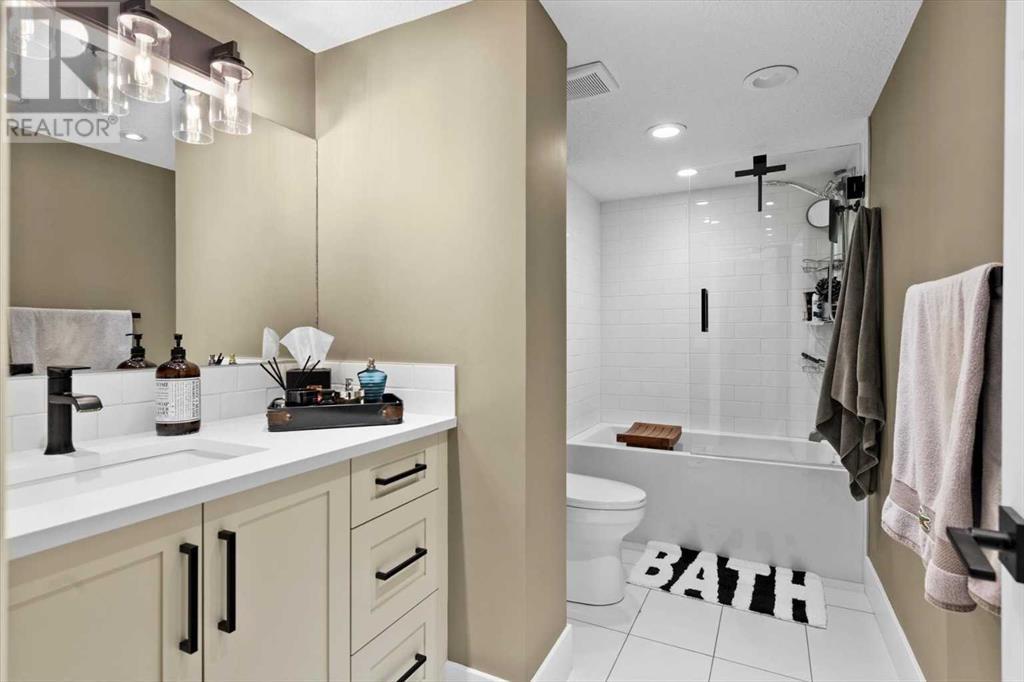 Single Family House High rise for Sale in   Meredith Road NE Crescent Heights Calgary 