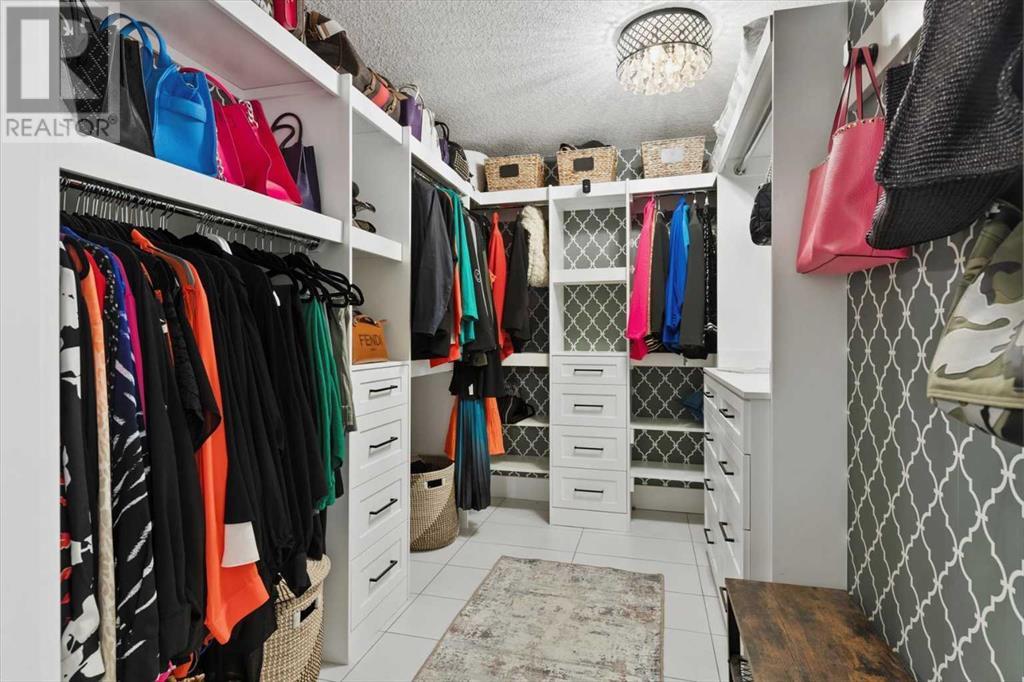 Single Family House High rise for Sale in   Meredith Road NE Crescent Heights Calgary 