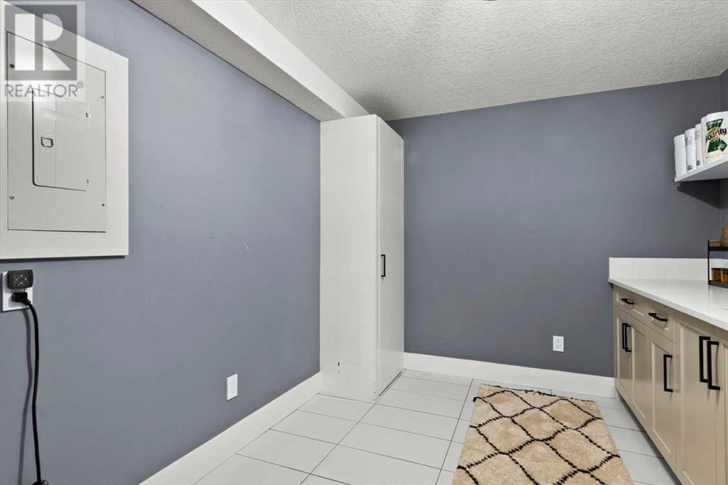 Single Family House High rise for Sale in   Meredith Road NE Crescent Heights Calgary 