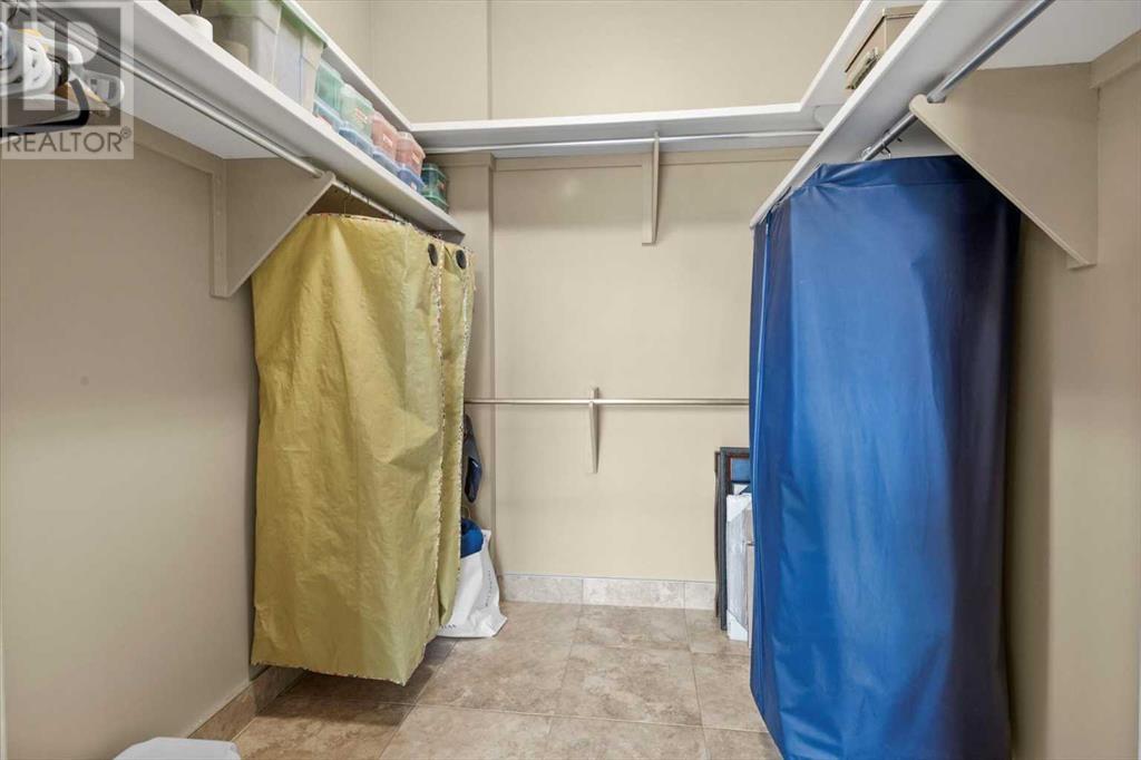 Single Family House 4 Level for Sale in  Strathaven Mews SW Strathcona Park Calgary 