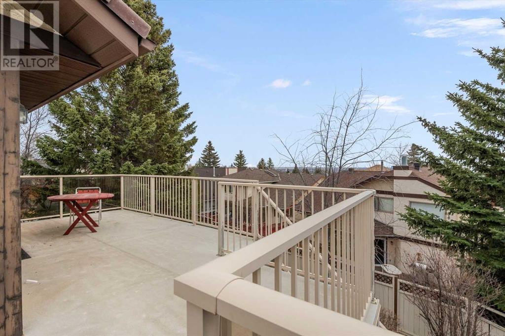 Single Family House 4 Level for Sale in  Strathaven Mews SW Strathcona Park Calgary 