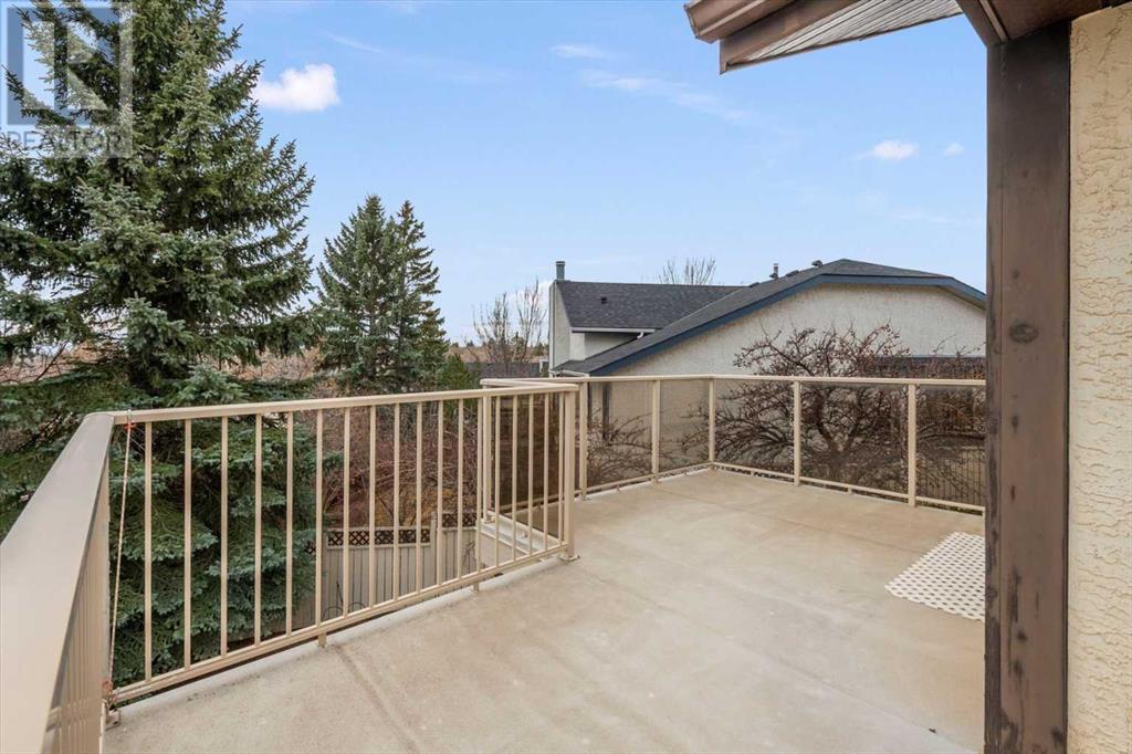 Single Family House 4 Level for Sale in  Strathaven Mews SW Strathcona Park Calgary 