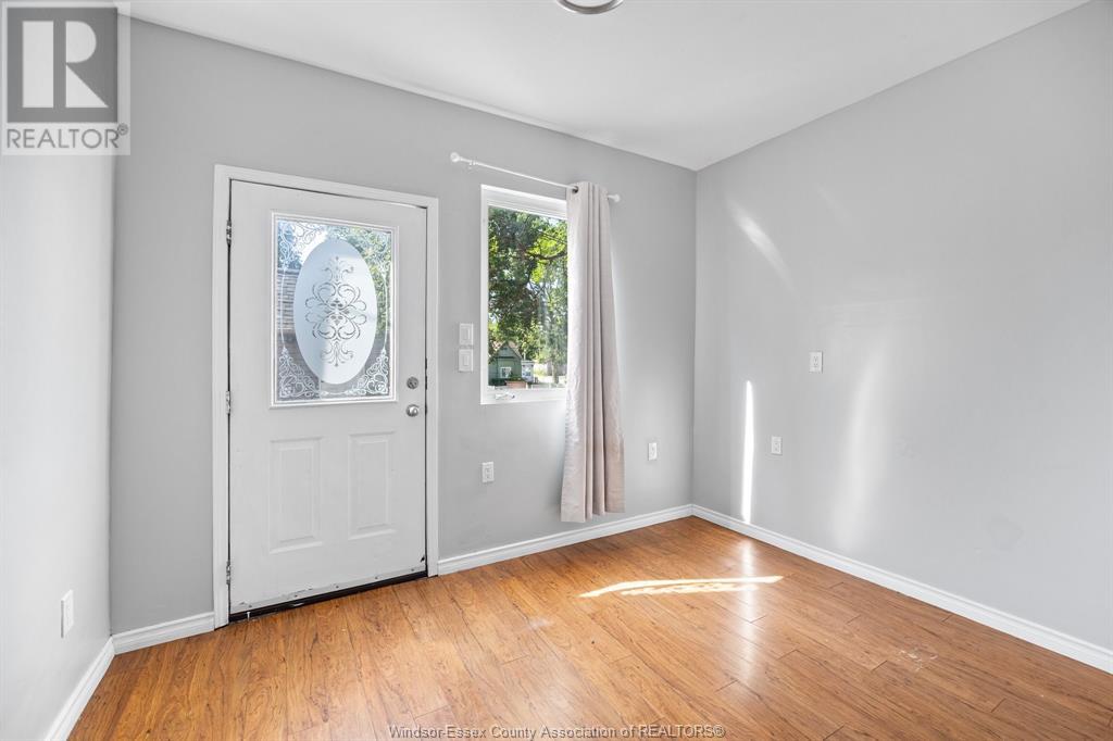 Photo 13 of 353 359 Louis, Windsor ON