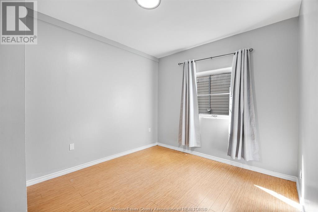 Photo 14 of 353 359 Louis, Windsor ON