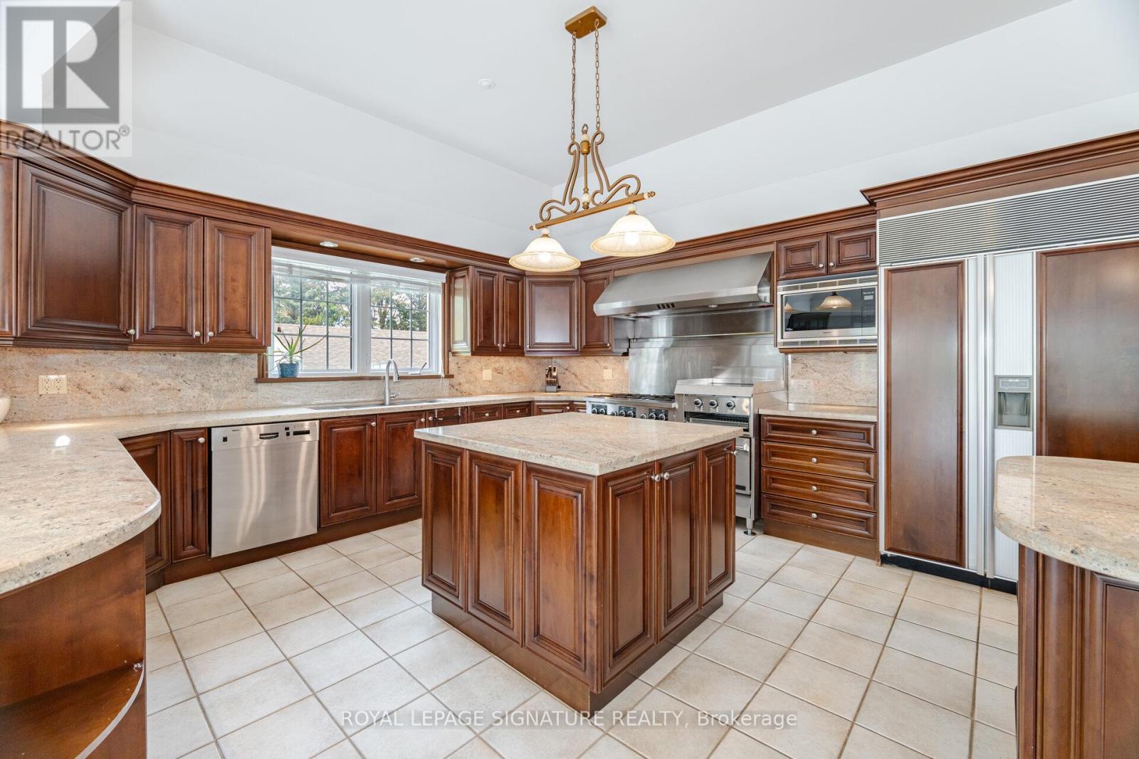 Photo 9 of 15634 Mountainview Road, Caledon ON