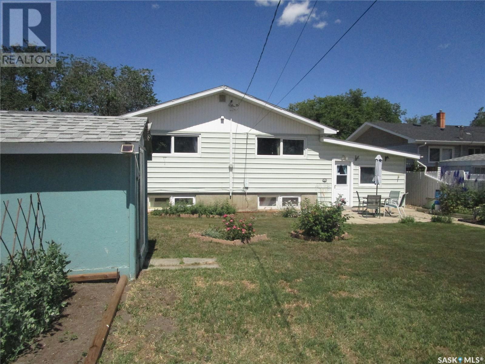 Photo 15 of 241 Dominion Road, Assiniboia SK