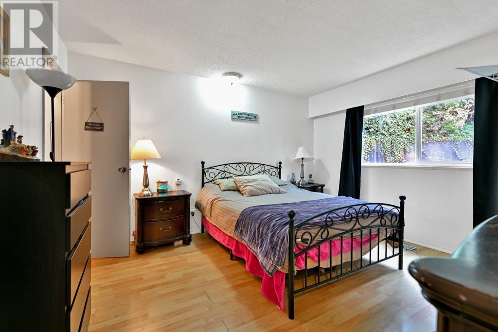 Photo 13 of 2512 Penshurst Court, Coquitlam BC