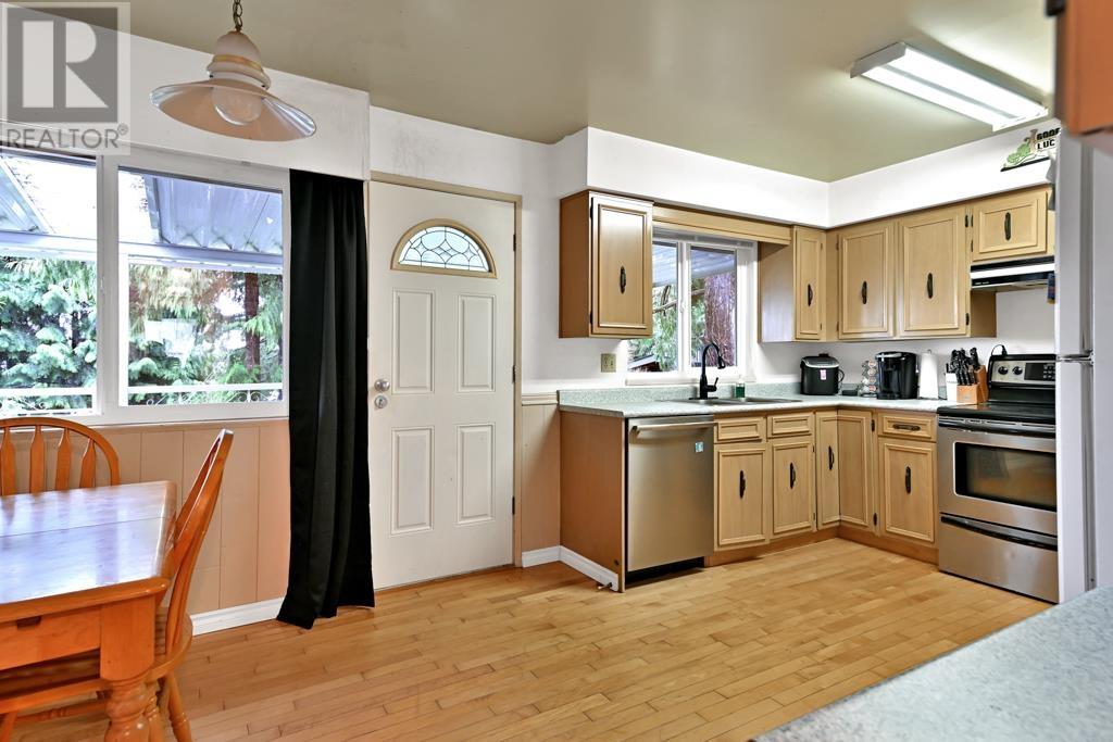 Photo 7 of 2512 Penshurst Court, Coquitlam BC