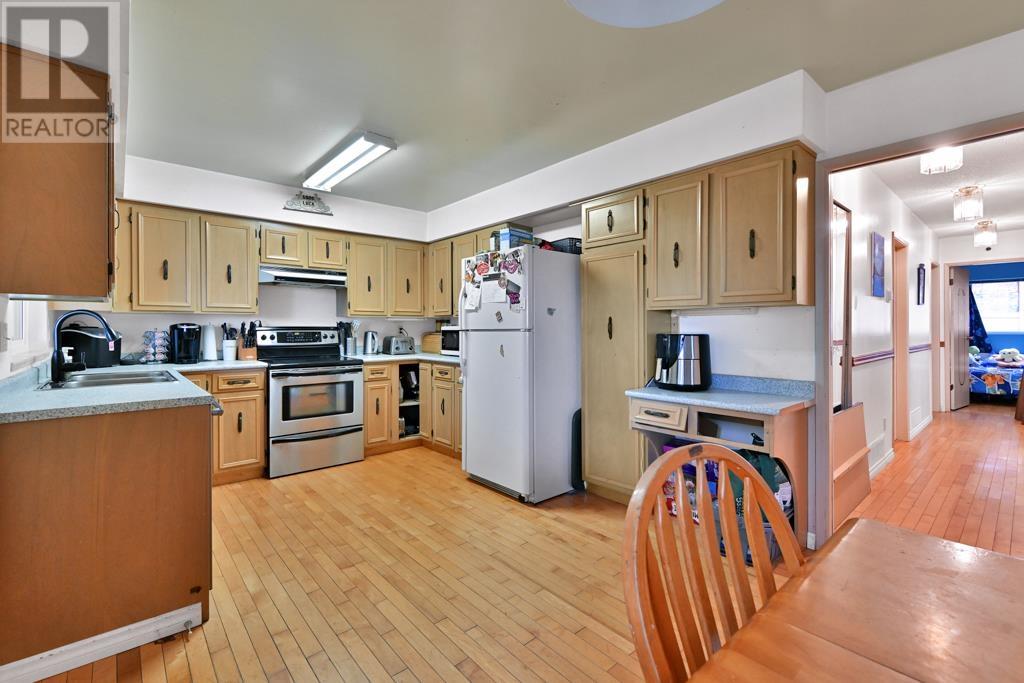 Photo 5 of 2512 Penshurst Court, Coquitlam BC
