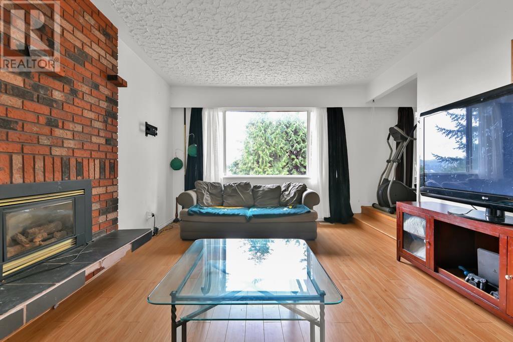Photo 9 of 2512 Penshurst Court, Coquitlam BC